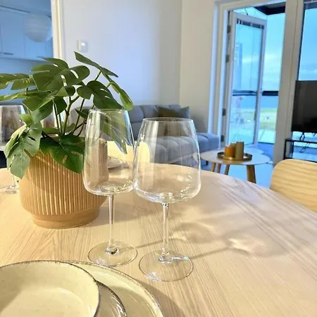 Beautiful Two-room With Naesijaervi Views Apartamento Tampere